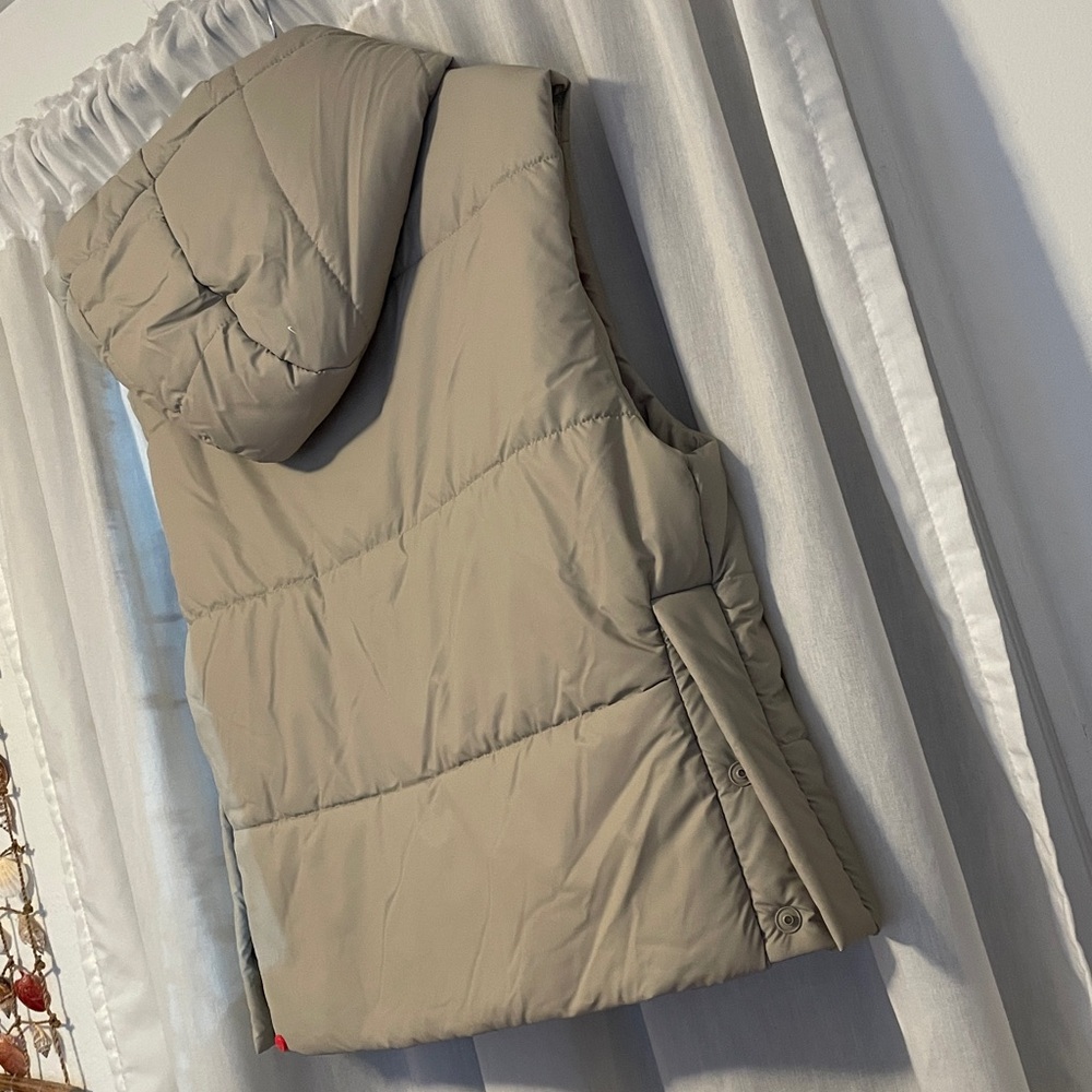 Hunter Puffer Hooded Vest size small - Picture 8 of 16